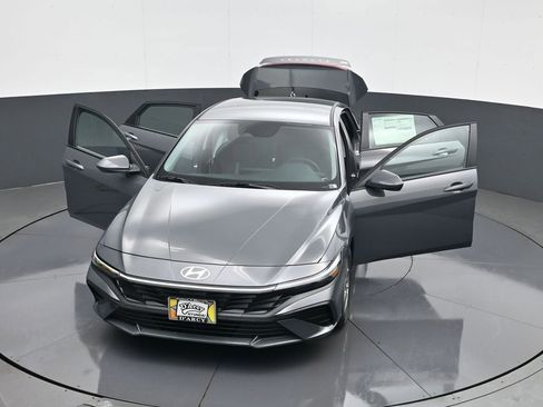 New 2026 Hyundai Elantra SE image 30