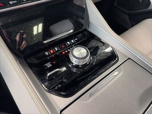 Certified 2025 Jeep Wagoneer 4WD w/ Premium Group I image 18