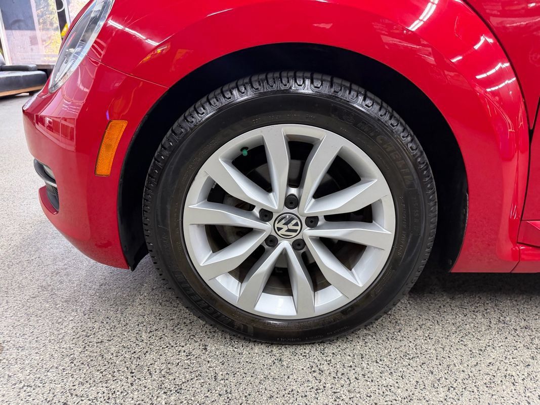 Used 2013 Volkswagen Beetle TDI FWD image 25