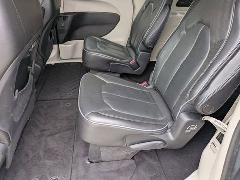 Used 2019 Chrysler Pacifica Limited w/ Advanced Safetytec Group image 15