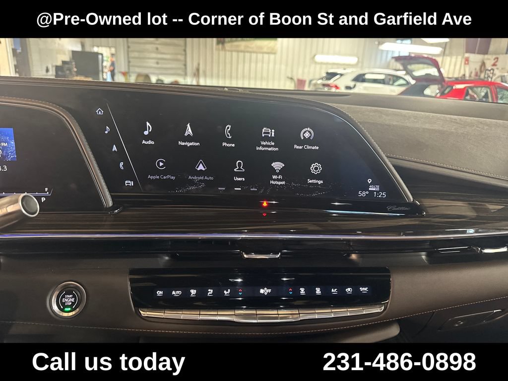 Used 2021 Cadillac Escalade Premium Luxury AWD/4WD image 19