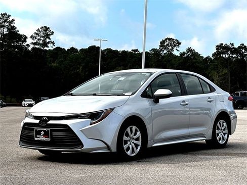 Used 2024 Toyota Corolla LE image 4