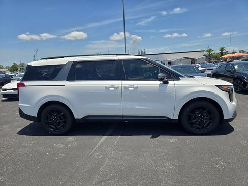 New 2026 Kia Carnival SX w/ SX Dark Edition Package FWD image 9