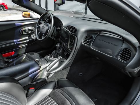 Used 2004 Chevrolet Corvette Convertible w/ Preferred Equipment Group image 13