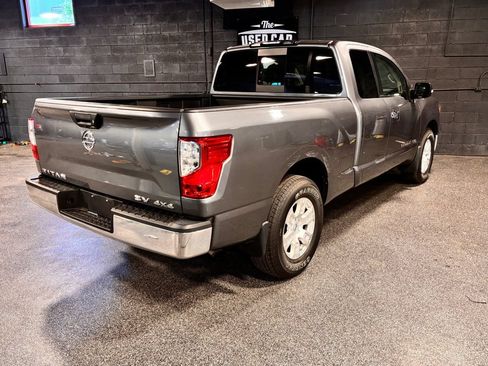Used 2018 Nissan Titan SV AWD/4WD image 6