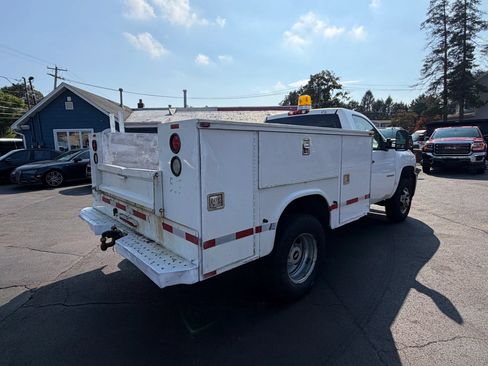 Used 2011 Chevrolet Silverado 3500 W/T AWD/4WD image 6