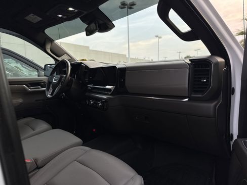 Used 2022 GMC Sierra 1500 SLT image 30