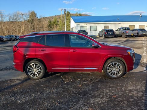 Used 2024 GMC Terrain Denali image 2