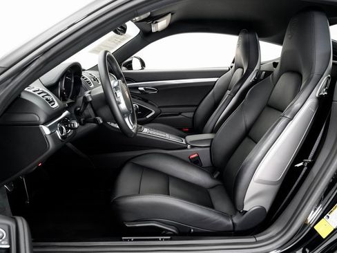 Used 2016 Porsche Cayman image 6