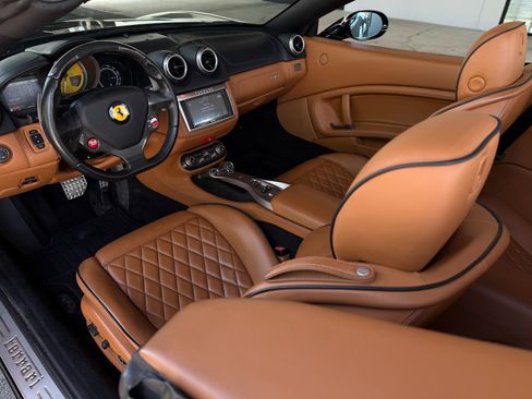 Used 2012 Ferrari California image 25