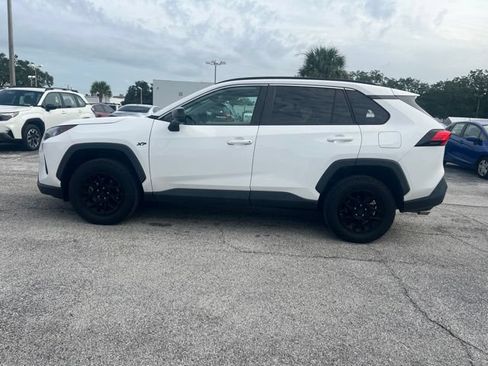 Used 2021 Toyota RAV4 LE FWD image 2
