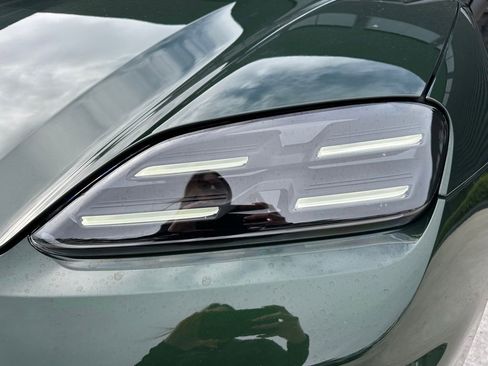 Certified 2025 Porsche Macan 4S Electric image 13