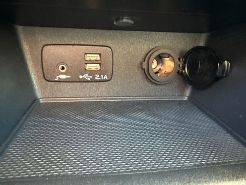 Used 2023 Subaru Forester Premium image 30