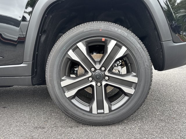 New 2027 Jeep Grand Cherokee Limited AWD/4WD image 18