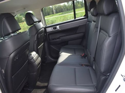 Used 2024 Hyundai Santa Fe SEL FWD image 18