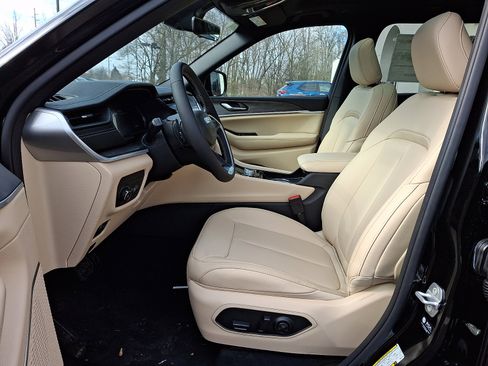 New 2026 Jeep Grand Cherokee L Limited image 9