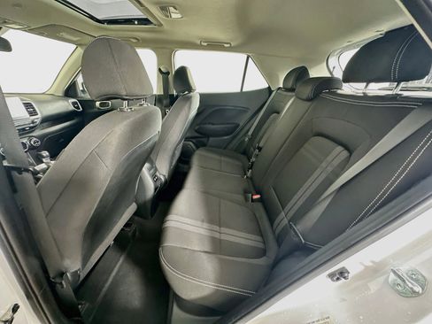 Used 2025 Hyundai Venue SEL FWD image 27