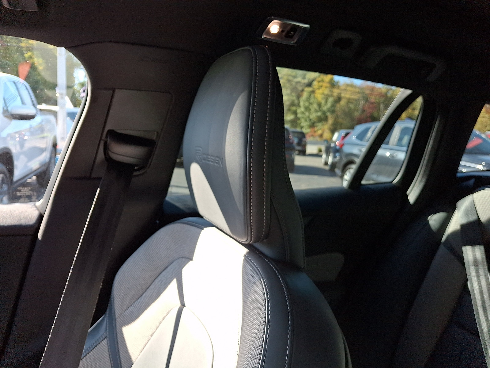 Used 2020 Volvo V60 T6 R-Design FWD image 17