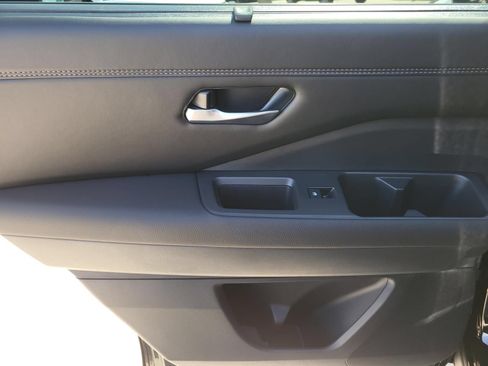New 2026 Nissan Pathfinder Platinum FWD image 15