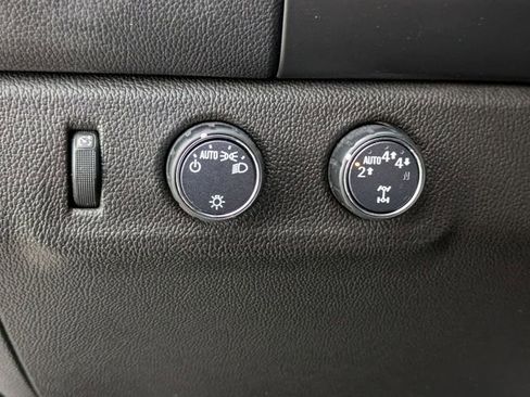 Used 2022 Chevrolet Colorado LT w/ Safety Package image 16