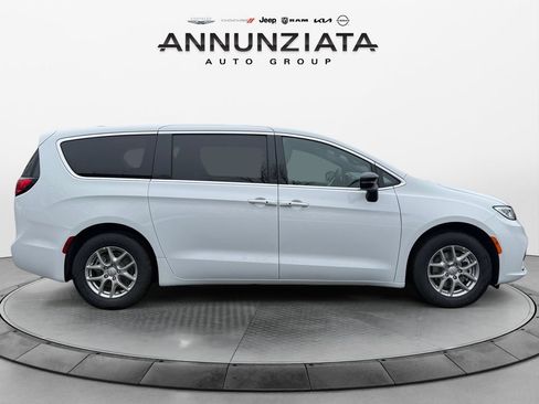 New 2026 Chrysler Pacifica Select FWD image 6