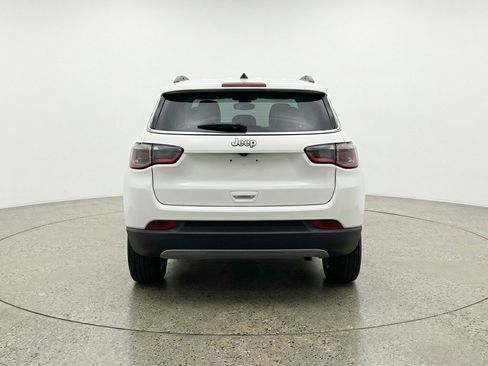 Used 2025 Jeep Compass Latitude image 7