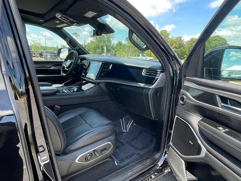 Used 2022 Jeep Wagoneer Series III w/ Premium Group I RWD image 40