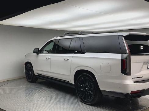 Used 2023 Cadillac Escalade ESV Sport w/ LPO, ONYX Package AWD/4WD image 4