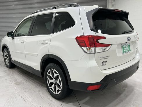 Used 2023 Subaru Forester Premium AWD/4WD image 6