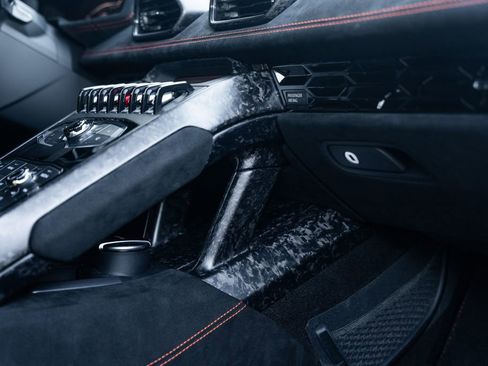 Used 2018 Lamborghini Huracan Performante image 43