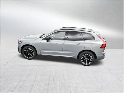 New 2026 Volvo XC60 B5 Plus AWD/4WD image 14