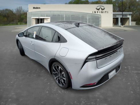 Used 2026 Toyota Prius Plug-In Hybrid image 5