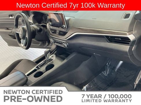 Used 2025 Nissan Altima 2.5 SV FWD image 14