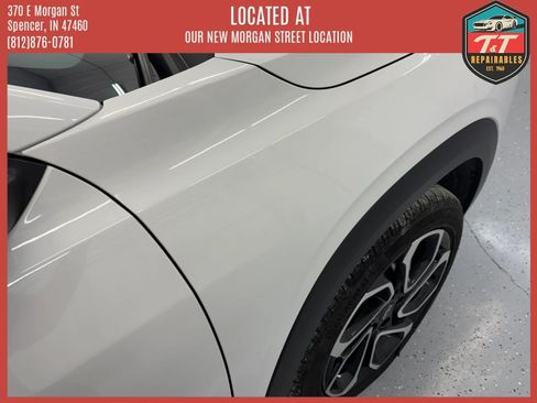 Used 2024 Chevrolet Trax RS w/ Sunroof Package FWD image 26