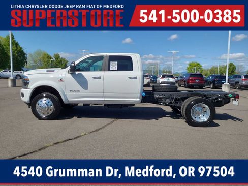 New 2026 RAM 5500 4x4 Crew Cab w/ Laramie Trim Package image 11