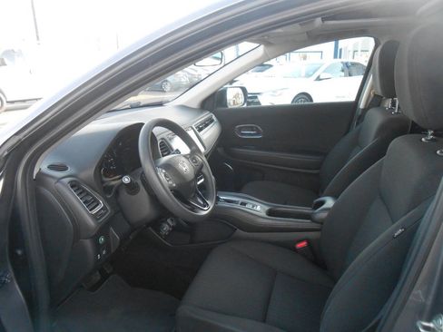 Used 2017 Honda HR-V EX image 10