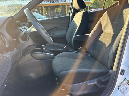 Used 2018 Nissan Kicks S image 14