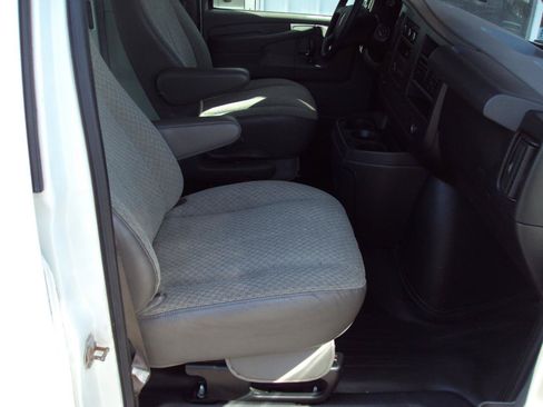 Used 2010 GMC Savana 1500 AWD image 14
