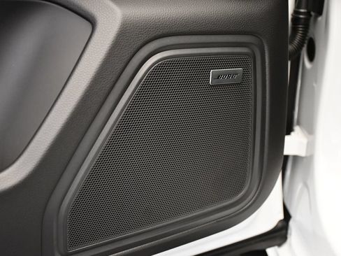 Certified 2025 Porsche Macan AWD/4WD image 39