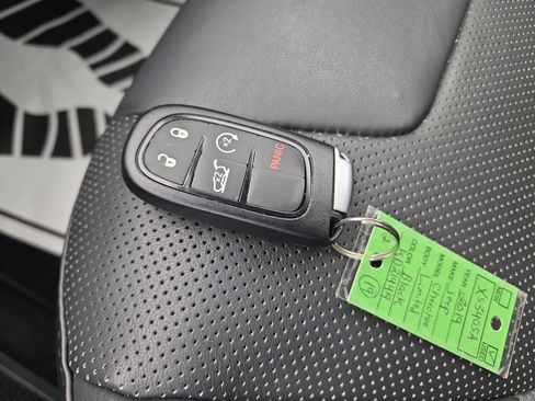 Used 2019 Jeep Cherokee Limited AWD/4WD image 29
