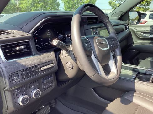 Used 2024 GMC Yukon Denali w/ Denali Reserve Package AWD/4WD image 11