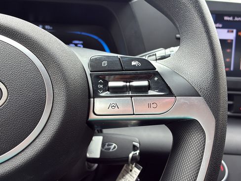Certified 2025 Hyundai Elantra SE FWD image 26