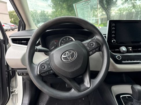 Used 2021 Toyota Corolla LE FWD image 17