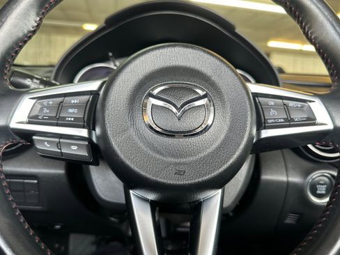 Used 2018 MAZDA MX-5 Miata Club w/ Appearance Package RWD image 20