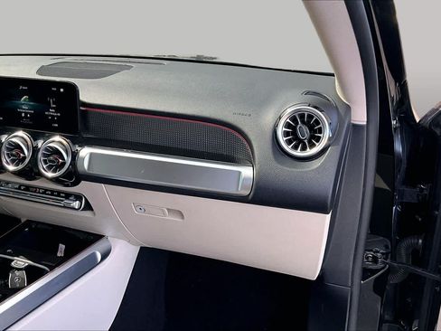 Used 2022 Mercedes-Benz GLB 250 image 18
