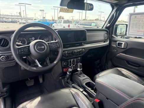 Used 2024 Jeep Wrangler Unlimited Rubicon w/ Convenience Group AWD/4WD image 16