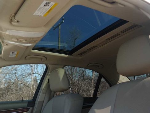 Used 2011 Mercedes-Benz C 300 Sport image 22