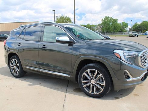 Used 2018 GMC Terrain Denali w/ GMC Pro Grade Package AWD/4WD image 3