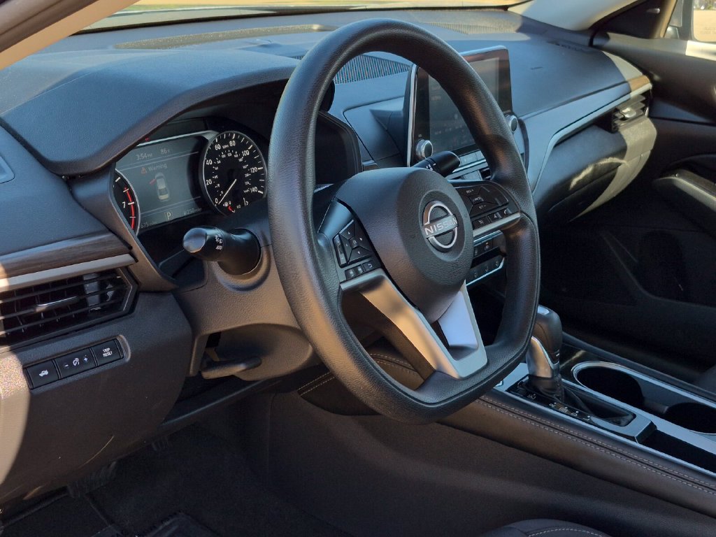 Used 2023 Nissan Altima 2.5 SV FWD image 26