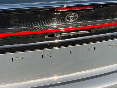 Used 2025 Toyota Prius XLE FWD image 6